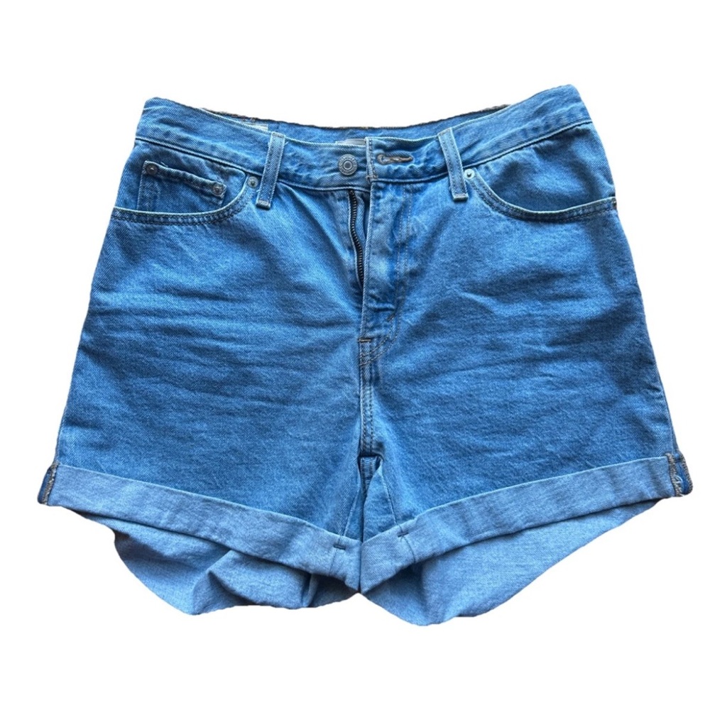 Levi’s 80s Mom Shorts in Light Blue Denim